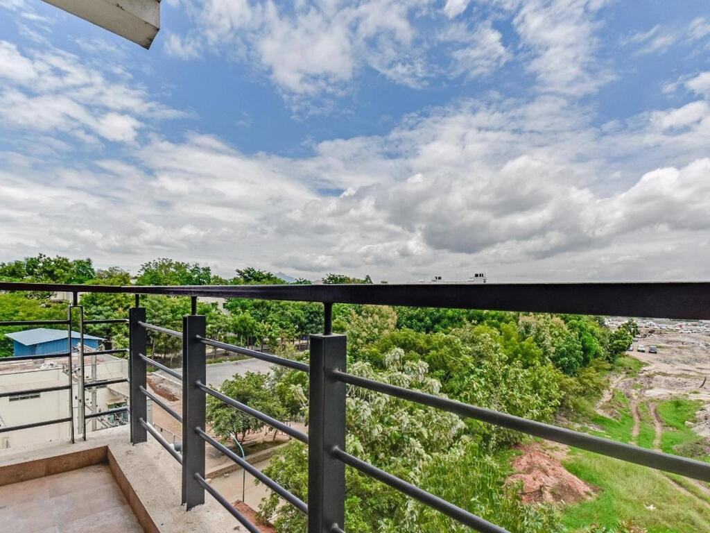 Tulips Residency - Airport Hotel Pilamedu ภายนอก รูปภาพ